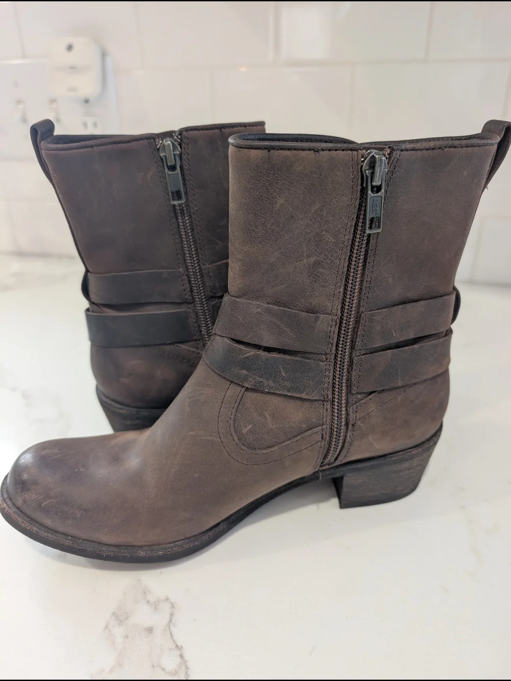 Boho Moto Biker Western UGG Brown Distressed Leather Buckle Strap Heeled 5.5